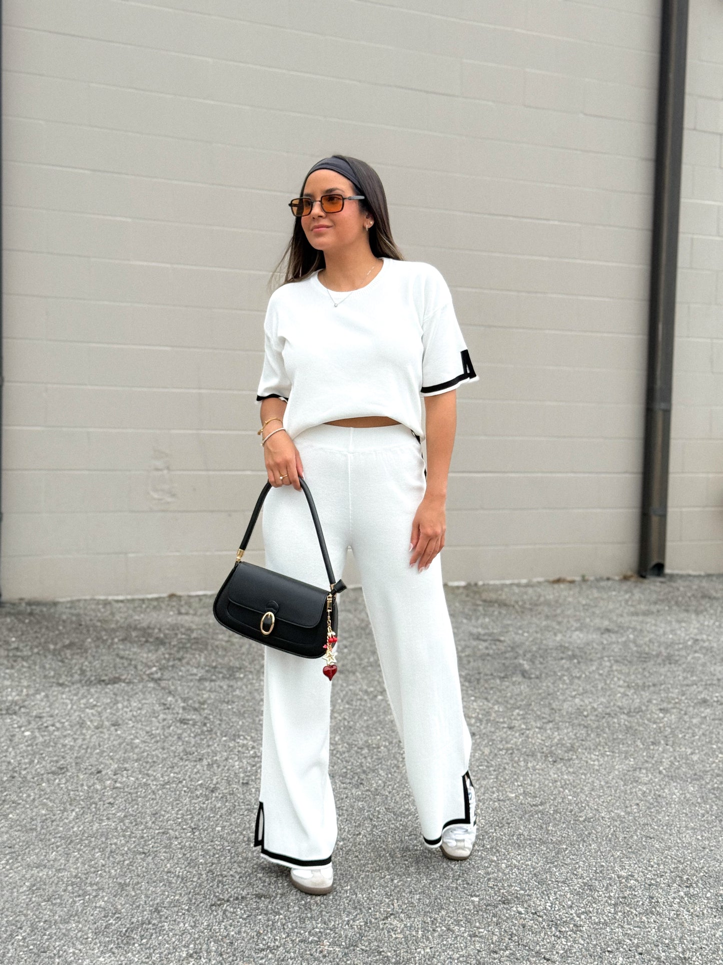 Black and white set