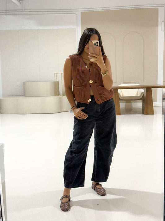 Black barrel pants