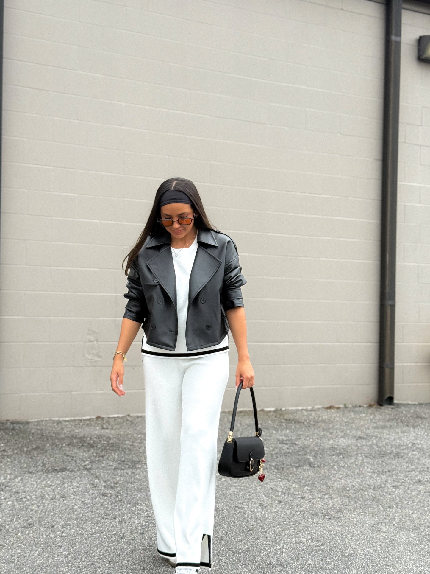 Black and white set
